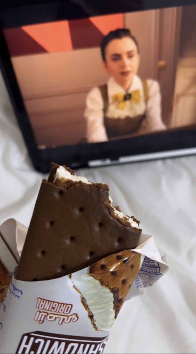 mai_otebi's tweet photo. يا مرحبا ⭐️. #EmilyInParis https://t.co/KwODGUJEoi