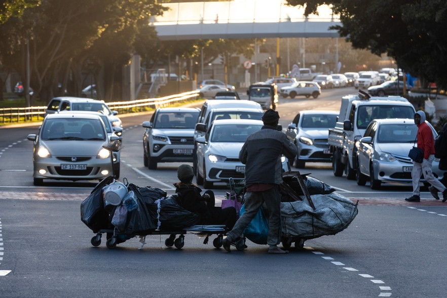 GroundUp (@groundup_news) on Twitter photo Pre-dawn operation moves homeless people off Cape Town’s streets
Read groundup.org.za/article/pre-da… by <a href="/MattHirsch08/">Matthew Hirsch</a>. Photos by <a href="/AshrafRSA/">Ashraf Hendricks</a> Pre-dawn operation moves homeless people off Cape Town’s streets
Read groundup.org.za/article/pre-da… by <a href="/MattHirsch08/">Matthew Hirsch</a>. Photos by <a href="/AshrafRSA/">Ashraf Hendricks</a>