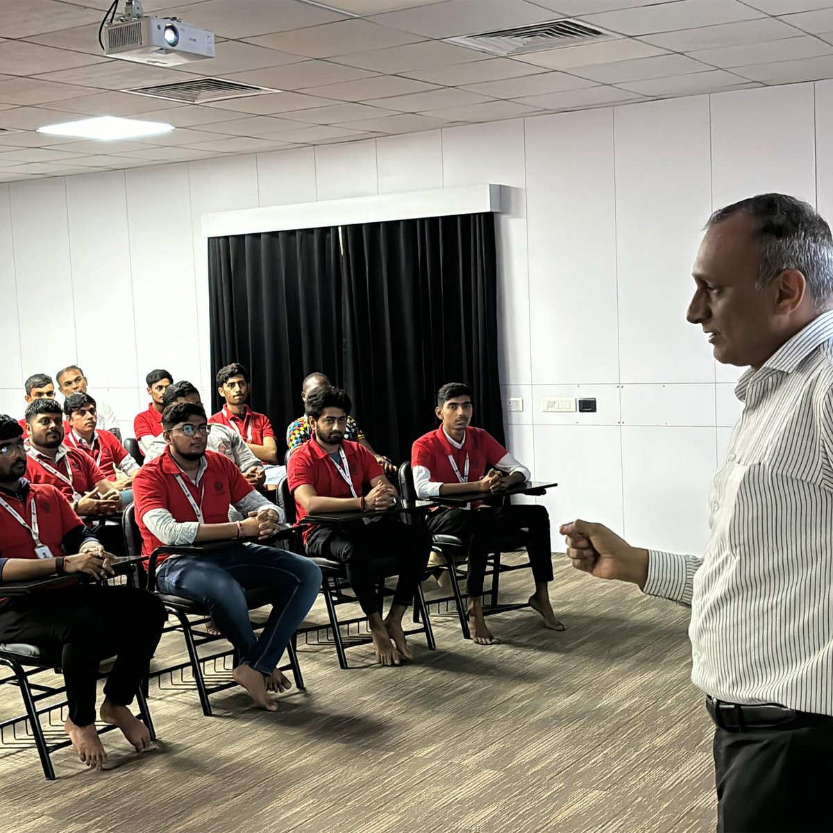 KgkAcademy's tweet photo. Unlock the power within you! Our motivational session at KGK Academy is all about building confidence and empowering you to shine like the gems you are.
.
.
.
#MotivationMatters #ConfidenceBuilding #KGKAcademy #ShineOn https://t.co/5OkVPRfGEr