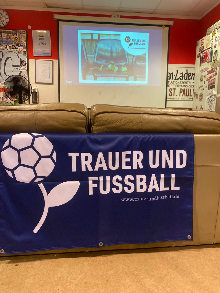 Trauer_Fussball's tweet photo. Ganz herzlichen Dank an alle für die so rege Teilnahme gestern im Fanlden und den spannenden Austausch. Herzensdank an #StDepri für die Einladung. Es war wieder eine große Freude bei euch zu sein ❤️. https://t.co/q5a8NJBbRF