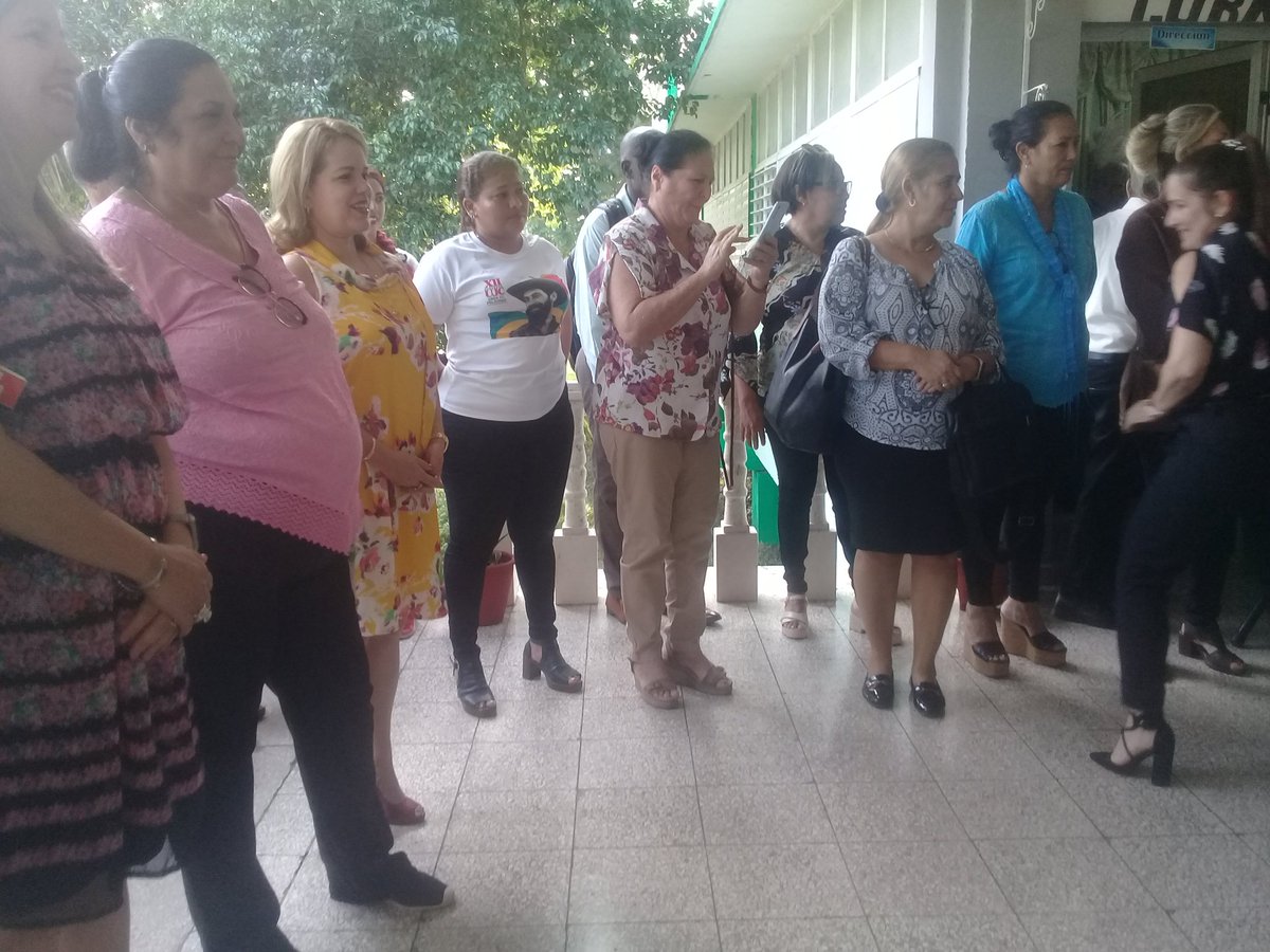 Intercambio fructífero en #EducacionGranma con la Ministra de Educación <a href="/btan0987/">Naima Ariatne Trujillo</a> para el aseguramiento al curso escolar. <a href="/ortiz_uriarte/">Manuel Abelardo Ortiz Uriarte</a> <a href="/DiazCanelB/">Miguel Díaz-Canel Bermúdez</a>