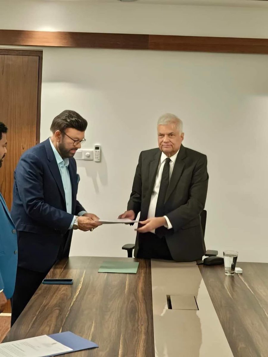 Vidiyallk's tweet image. #SLMC MP @alizmoulana extended his support to President Ranil Wickremesinghe a short while ago for the upcoming Presidential Election #lka #SriLanka