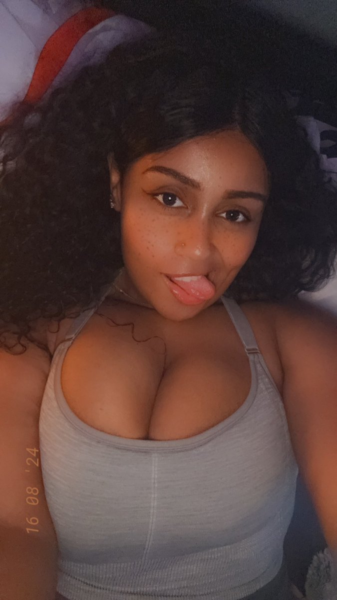 blackgurlkitty's tweet photo. Silly faces for the win 😜 https://t.co/s4wubPYcqv