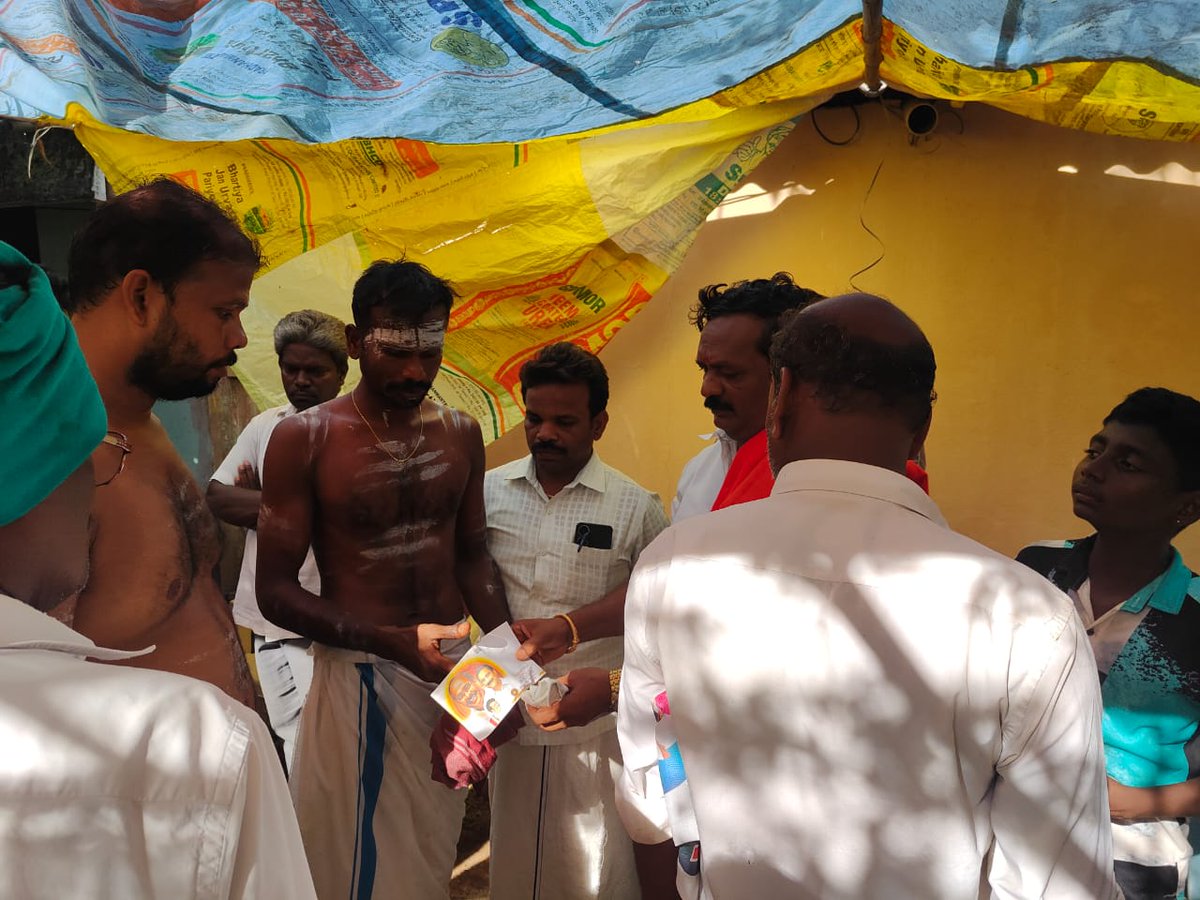 AduthuraiOffl's tweet image. ஆடுதுறை பேரூராட்சி தேர்தல் அறிக்கையின் 15 வது அறிக்கை!

ஆடுதுறை பேரூராட்சி #13வது வார்டு மருத்துவக்குடி ஜீவா காலனி சீனு சரவணன்  அவர்களின் அப்பா #விசு அவர்களின் மறைவிற்கு ஆடுதுறை பேரூராட்சி மன்றத் பெருந்தலைவர்  ம.க.ஸ்டாலின் அவர்கள் சொந்த நிதியிலிருந்து ரூபாய் 5000 வழங்கினார்.