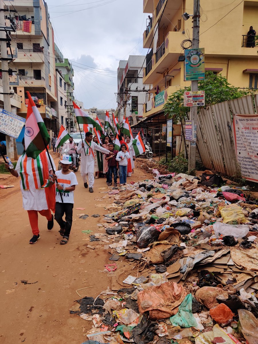 Namma_ECity's tweet photo. Garbage Spot of Electronic City Ph 1 - Golahalli Mn Rd
Garbage all around #GarbageCity

#HappyIndependenceDay #TirangaYatra
#BrandBengaluru

@osd_cmkarnataka @BBMPAdmn
@BBMPCOMM @HebbagodiPS @ZP_BenglruUrban  @ZillaUrban @KrishnappaMla @DrCNManjunath @CommrPR https://t.co/Qg2IWOnU8B