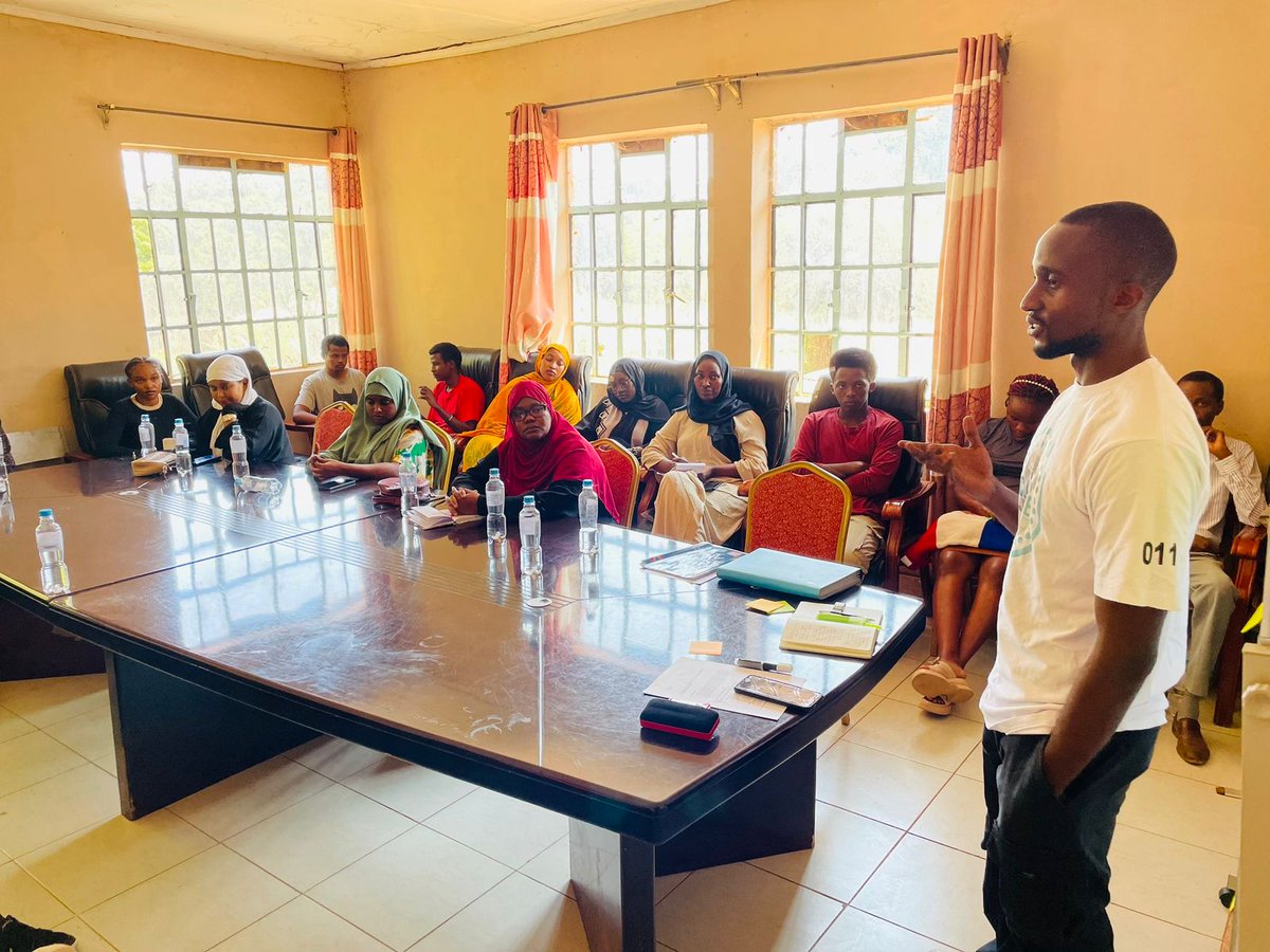 TimmNaheem's tweet photo. Empowering Isiolo's youth with the digital skills and AI knowledge they need to tackle local challenges and drive positive change. Join us in building a brighter, tech-driven future for our community. #IsioloTech4Change @WFP_Kenya https://t.co/O4ODpnQcPs