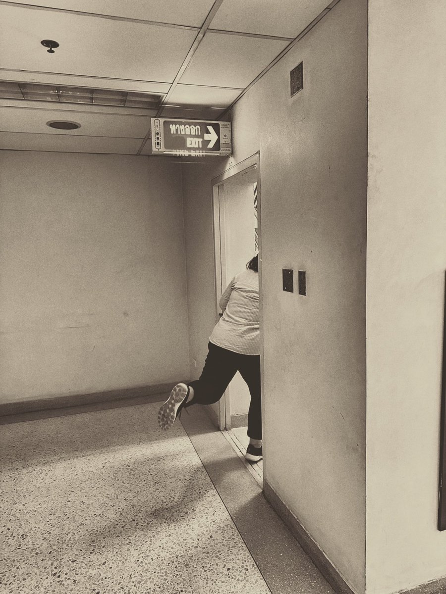 alic3nn's tweet photo. ทางออกอยู่นี่ น้องเบนอยู่ไหน วิ่งวนอยู่ในเขาวงกตอยู่รึเปล่า รีบตามมาเร้ววววว อยู่นานเกินไป เดี๋ยวจะไม่ได้ออกนะ 😥
#ExitChallenge
#Exitปิดเกมล่า https://t.co/Fa23fchsup