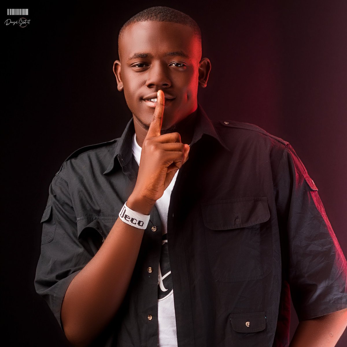 Mdundomusic's tweet image. Meet @solgeneration_'s newest signee @itsdeco254 🙌🏼🙌🏼

It's Deco is a rapper and songwriter and as we continue to celebrate 51 years of Hip-Hop, we bring you his latest single #Hapo available here: mdundo.com/song/3177182

#SolGeneration #ItsDeco #HipHop51 #KEHipHop