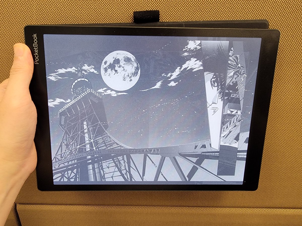Howcan's tweet photo. 收到了新機了，安裝登入app都很順利。
Readmoo和pocketbook合作的第一台開放式閱讀器，有陀螺儀，kindle 和honto都可以看跨頁了
色彩的表現比我預想的好，好喜歡軟式面板那個沙沙的觸感
好快樂嗚嗚
#ColorNote
#Readmoo
#Pocktbook https://t.co/wTZXTFZUVw