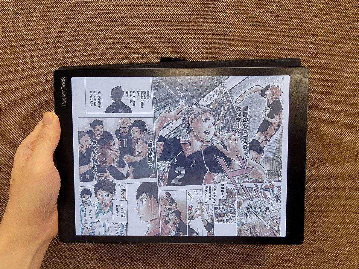 Howcan's tweet photo. 收到了新機了，安裝登入app都很順利。
Readmoo和pocketbook合作的第一台開放式閱讀器，有陀螺儀，kindle 和honto都可以看跨頁了
色彩的表現比我預想的好，好喜歡軟式面板那個沙沙的觸感
好快樂嗚嗚
#ColorNote
#Readmoo
#Pocktbook https://t.co/wTZXTFZUVw