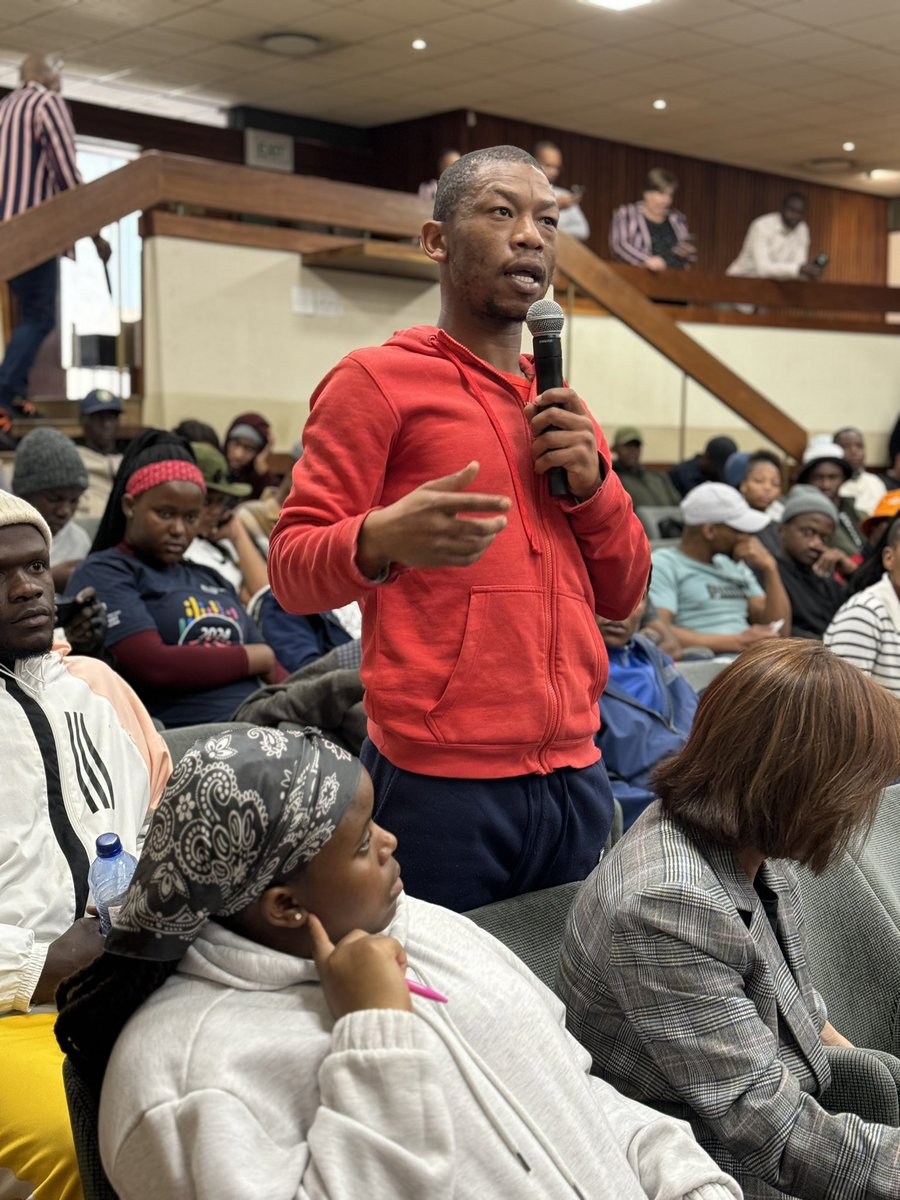 SANRAL_za's tweet image. Wrapping up our lecture with an engaging Q&amp;amp;A. @UFSweb students dive into the details of SANRAL's bursaries, eager to learn how to build their future with us.

Watch Livestream here:  bit.ly/3WQyh7u

#SANRAL 
#EngineeringYourFuture
#BeyondRoads