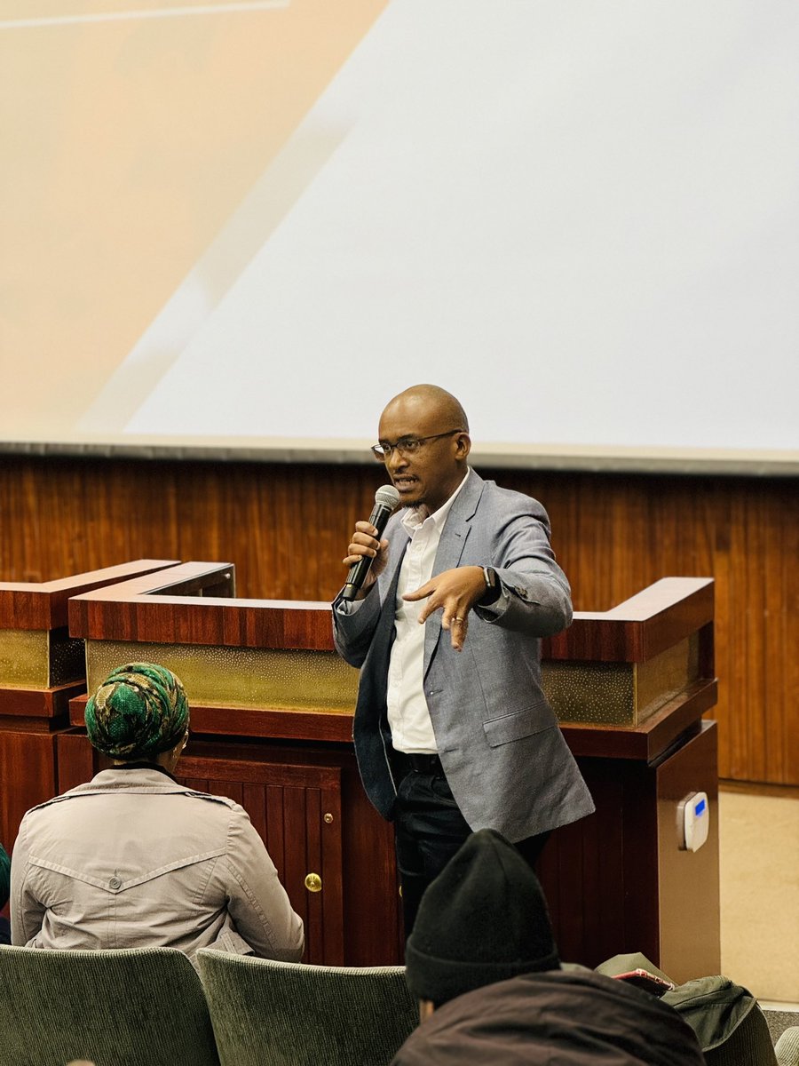 SANRAL_za's tweet image. Wrapping up our lecture with an engaging Q&amp;amp;A. @UFSweb students dive into the details of SANRAL's bursaries, eager to learn how to build their future with us.

Watch Livestream here:  bit.ly/3WQyh7u

#SANRAL 
#EngineeringYourFuture
#BeyondRoads