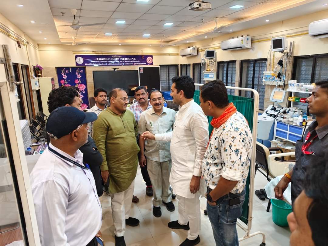 DMgmmc19970's tweet image. दिनांक 09-08-2024 को माननीय विधायक महोदय श्री गोलू जी शुक्ला एवं भाजपा के  पूर्व प्रदेश अध्यक्ष श्री सुमित जी मिश्रा का आकस्मिक दौरा MYH विभाग एवं चिकित्सा क्षेत्र का निरिक्षण किया गया l