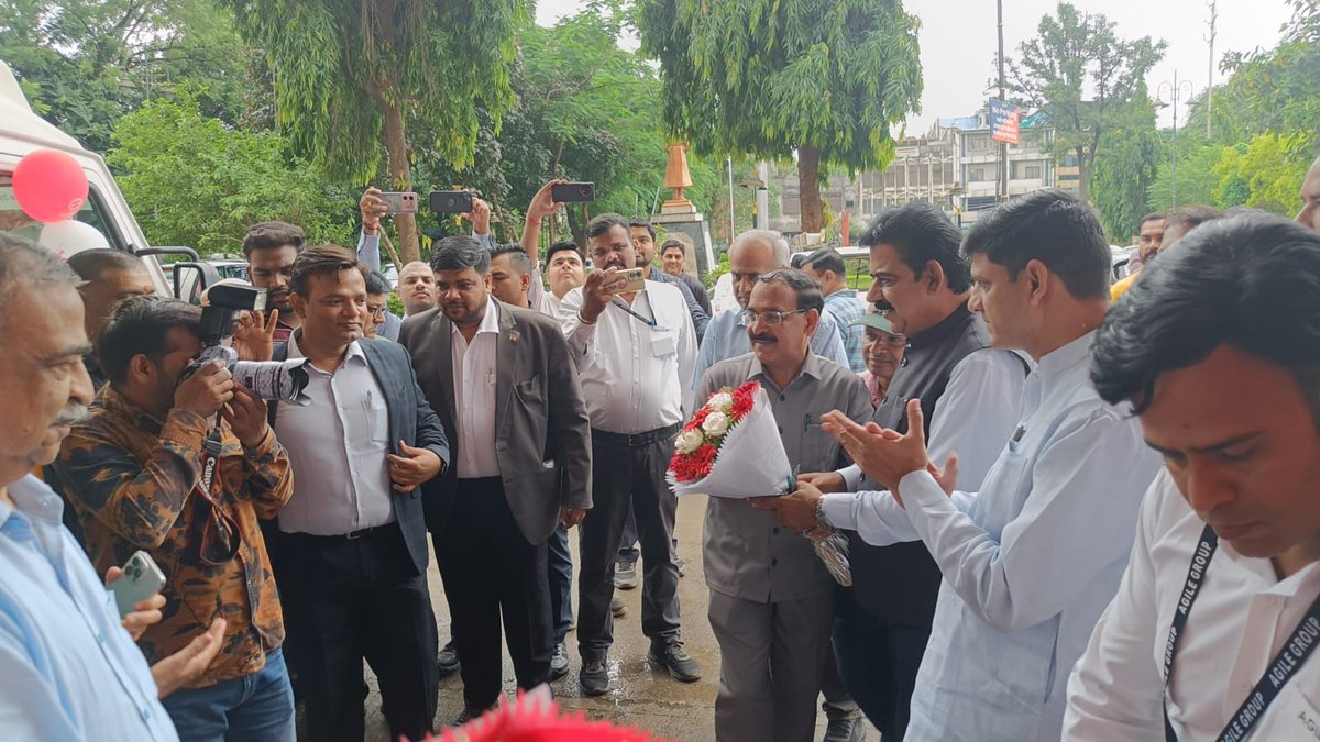 DMgmmc19970's tweet image. शहर के नागरिकों को बेहतर स्वास्थ्य सेवाएँ प्रदान करने संस्थाएं अपना सार्थक योगदान दे रही है। इसी क्रम में दिनांक 12/08/2024 को महाराजा यशवंतराव चिकित्सालय, इंदौर स्वास्थ्य सेवाएं बेहतर करने हेतु कोटक महिंद्रा बैंक की ओर से कॉर्पोरेट सामाजिक उत्तरदायित्व के अंतर्गत भेंट की गई l