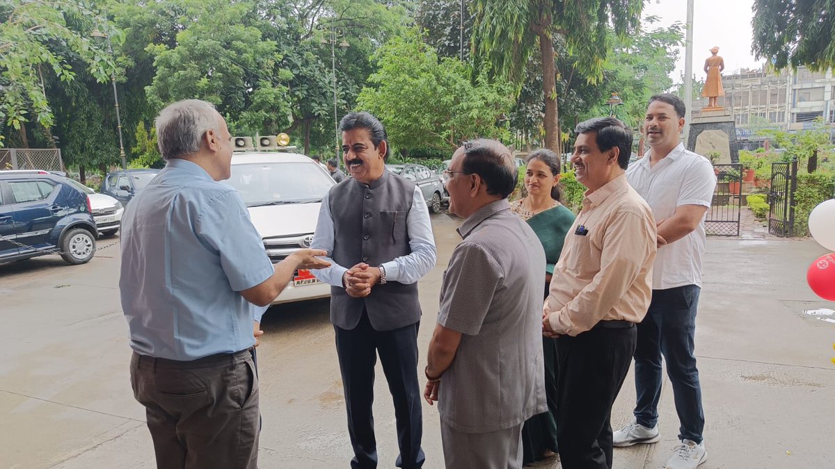 DMgmmc19970's tweet image. शहर के नागरिकों को बेहतर स्वास्थ्य सेवाएँ प्रदान करने संस्थाएं अपना सार्थक योगदान दे रही है। इसी क्रम में दिनांक 12/08/2024 को महाराजा यशवंतराव चिकित्सालय, इंदौर स्वास्थ्य सेवाएं बेहतर करने हेतु कोटक महिंद्रा बैंक की ओर से कॉर्पोरेट सामाजिक उत्तरदायित्व के अंतर्गत भेंट की गई l