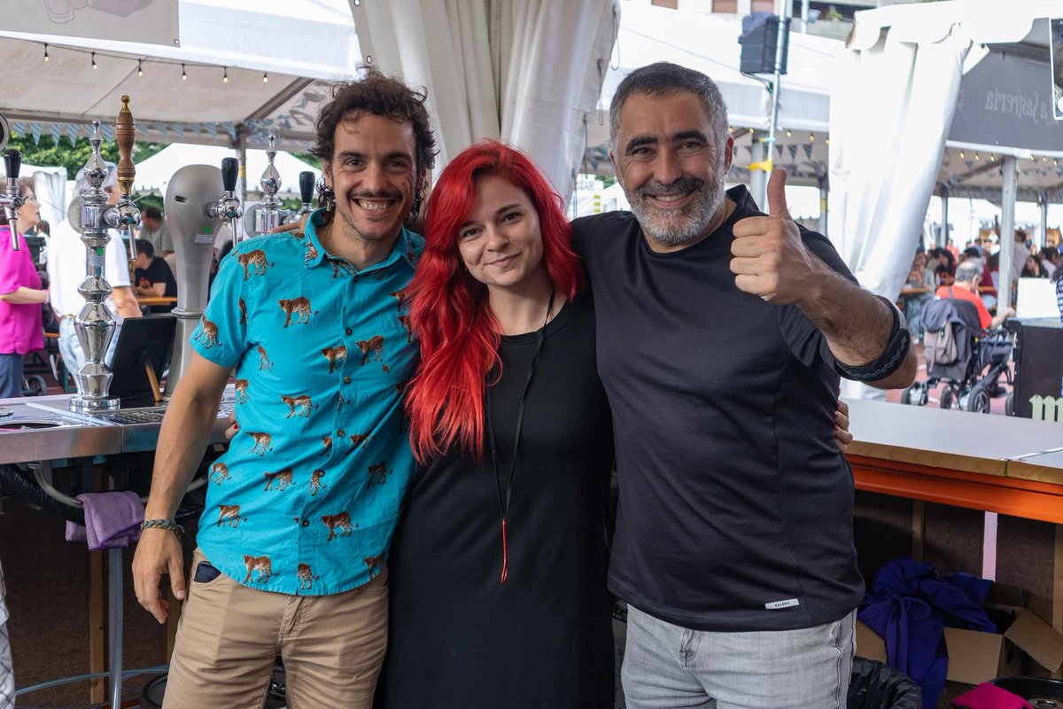 Que prestosa la semana con esta xente nel festival de la cerveza de Avilés