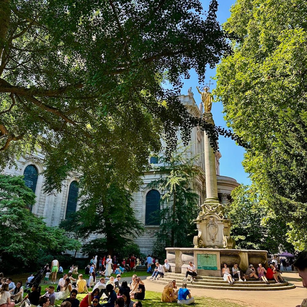 The Square Mile is full of secrets just waiting to be revealed, and with the <a href="/CoLGuides/">CoL Guides 🇺🇦</a> accreditation you can be the one in the know. Applications for the 2024-25 guiding course close on 31 August, so register your interest now: buff.ly/4dm9cYS