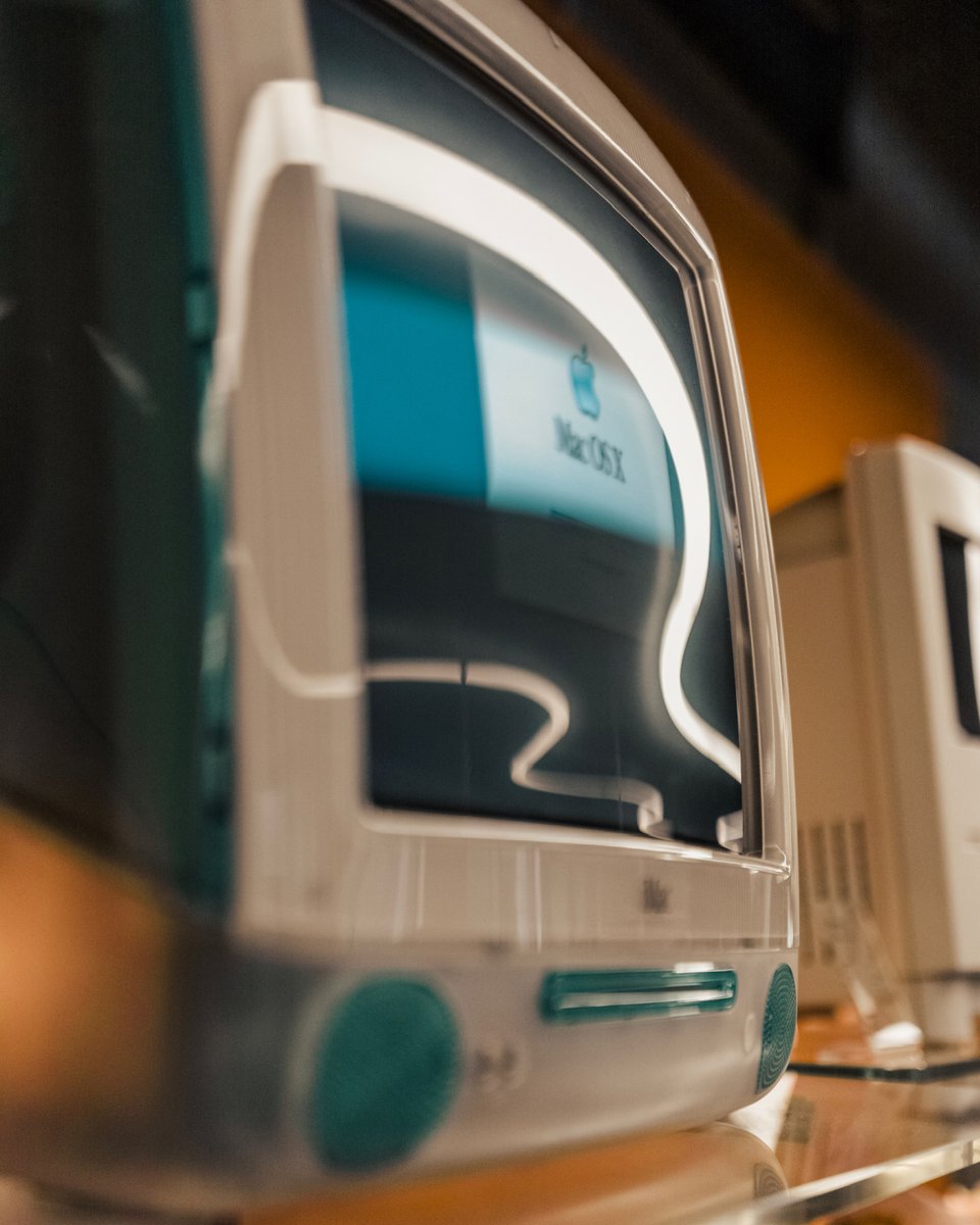 MacPaw's tweet photo. Take a glimpse into Apple's timeless design at #MacPawMuseum
Photo credit: Semeon Hrozian (@ijeunes)
