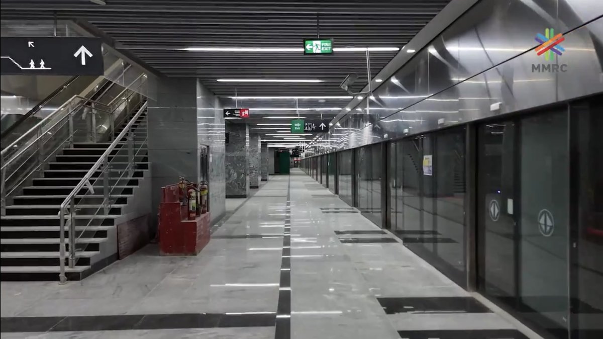 IndianTechGuide's tweet photo. Mumbai metro line 3 underground stations.👌 https://t.co/wz2JEGqefO