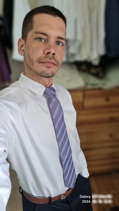 🥰Hello, would you like?  write me letter and lets follow me, for a  llow price ,loose walk 🥰 (lacking