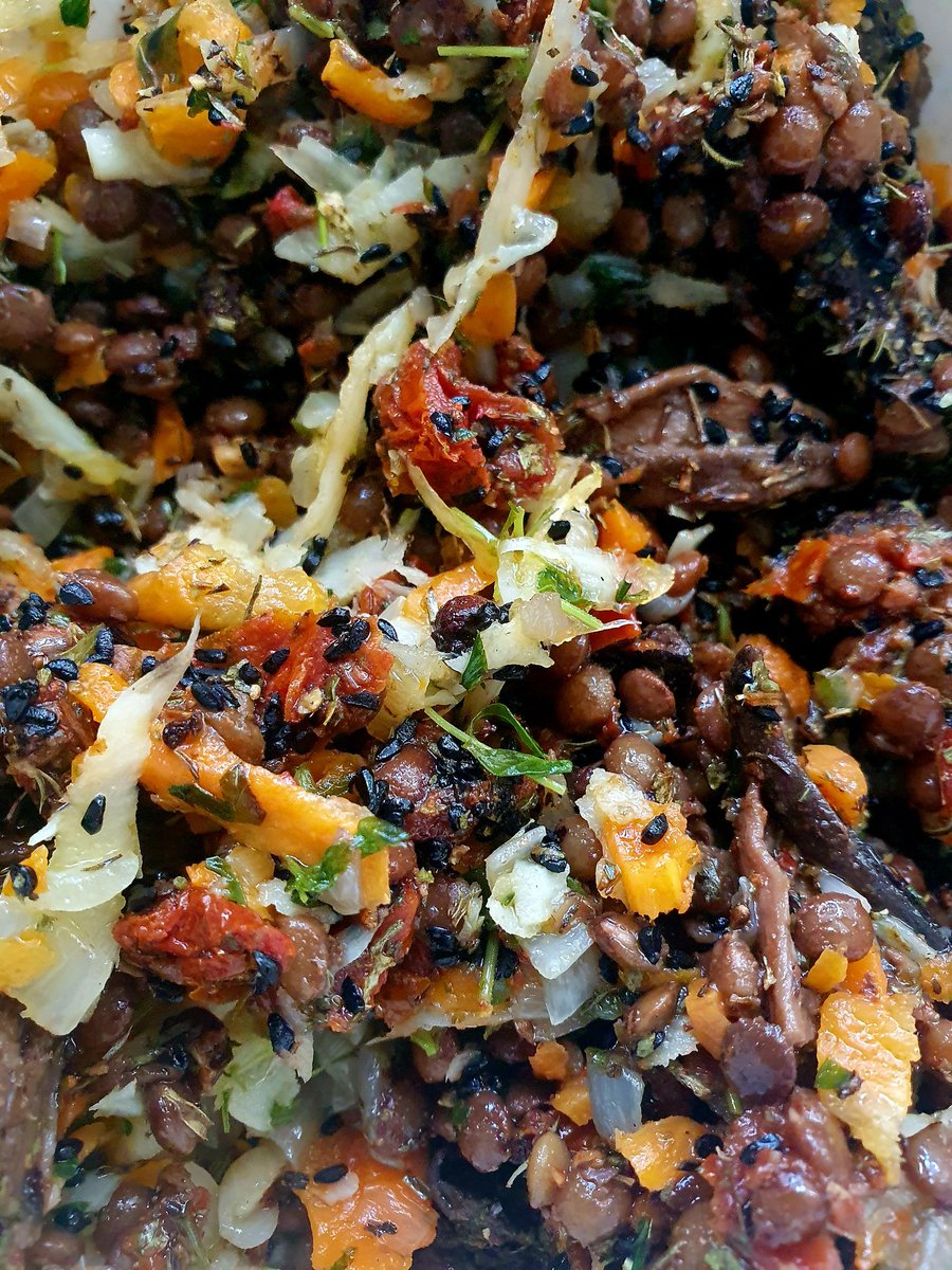 My favourite kitchen assistant 😹#CatsOfTwitter #veganfood