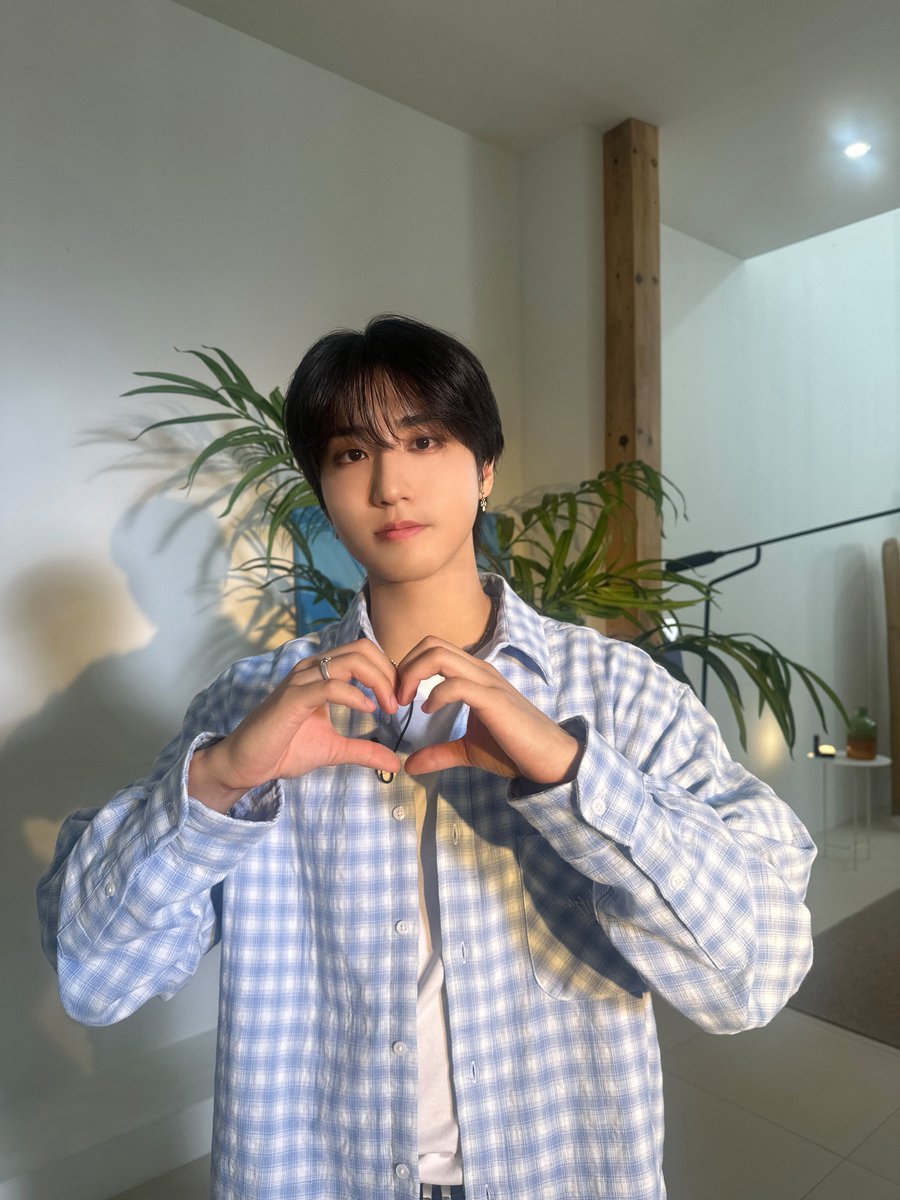 [SKZ-BEHIND📸]

사춘기(?)를 지나 전성기를 맞이한
월드베스트 한이의 이야기🐹🍀

#StrayKids #스트레이키즈
#한 #HAN
#OneKidsRoom #원키즈룸
#YouMakeStrayKidsStay