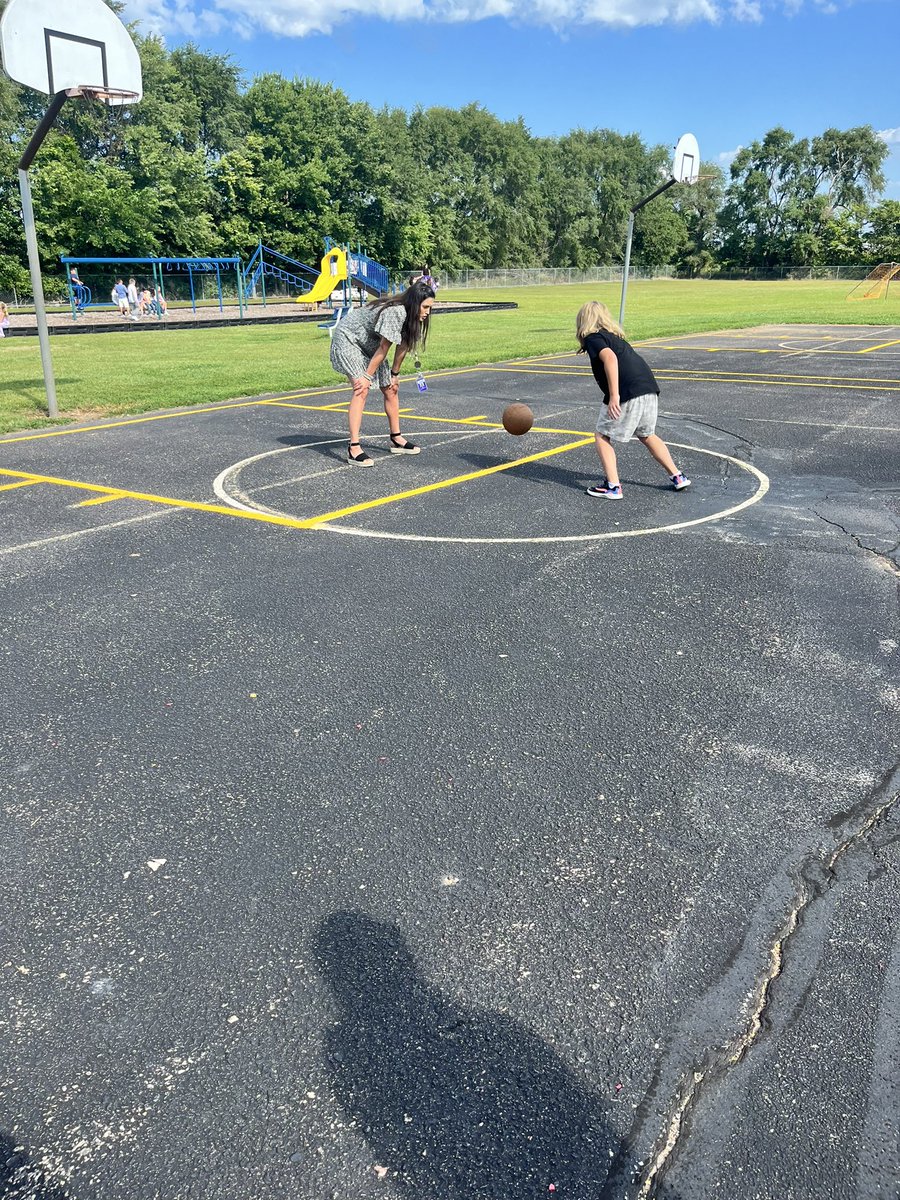 KelliWemhoff's tweet photo. I’m trying to learn all their names really fast! That means some trips to recess and spending time in the lunchroom! #relationshipsfirst #everythingelsesecond #GoForGold https://t.co/bJstLa8FCP