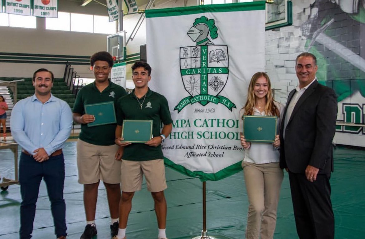LillBridges2025's tweet photo. I am very thankful to have received the Heart of A Crusader award at yesterday’s school Mass. 
This award honored the memory of a late alumnus Justin Vertino by celebrating a student-athlete that demonstrates passion in the classroom and on the field! @tampacatholic @Mustangs_AW https://t.co/PEPeTSqUjZ