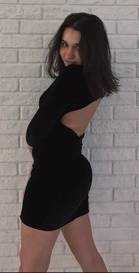 ShraddhasAng3ls's tweet photo. Shraddha Sharma has such a nice ass, don’t you agree? What would you do to this Dubai sluts holes? #wankchat #horny https://t.co/WyYVc6JxYl