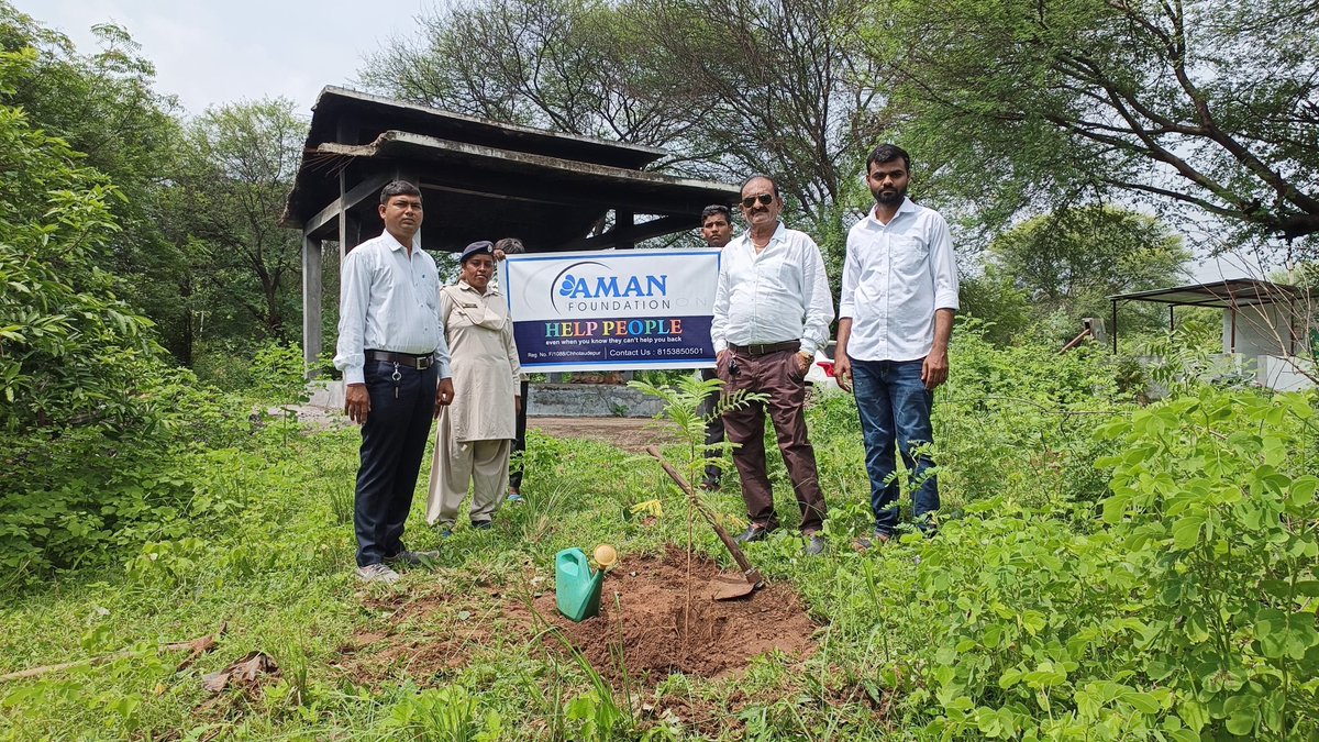 Amanfoundationn's tweet photo. આજ રોજ પાવીજેતપુર તાલુકાના કલારાણી ખાતે વૃક્ષારોપણ કરી શ્રી શાં.ગો પટેલ સાર્વજનિક વિદ્યાલય કલારાણી માં બાળકોને રોપાનું વિતરણ કરાયું.
#amanfoundation #plantation #kalarani https://t.co/oBR9kzJ5Is