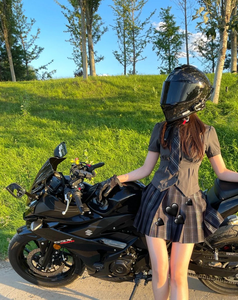 baofu00MC's tweet image. 名前：莉子ちゃん
性別：女🚺
年齢：30
住み：大阪
車種：スズキgsx250です
一言：週末しか乗れない働くソロツーライダーです！#バイク女子 とは言えない年齢です。基本 #ソロツー ですが、見かけたらお気軽にお声掛けください！よろしくお願いします♫
#バイク乗りとして軽く自己紹介