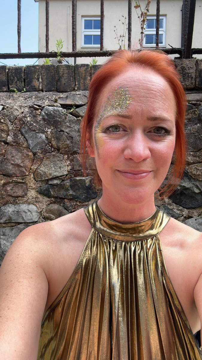 katedebo tweet media