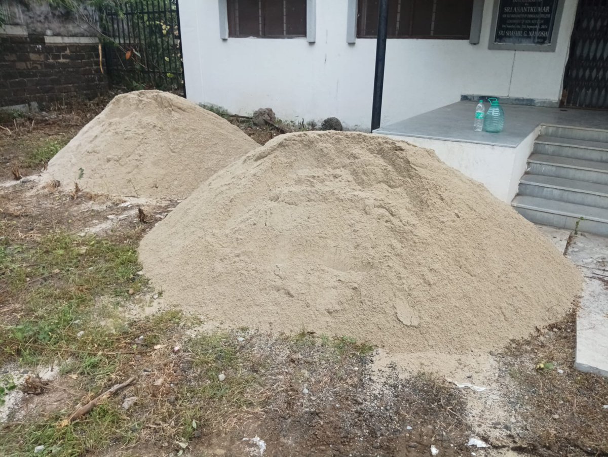 mrmcglb's tweet photo. @nihardesai7 Management visited the hostel premises and necessary action has been taken
1. Increase of compound wall height work  has been started
2. Security increased
3. Security surveillance increased
4. Requested for frequent police beat https://t.co/wKr4DczNCz