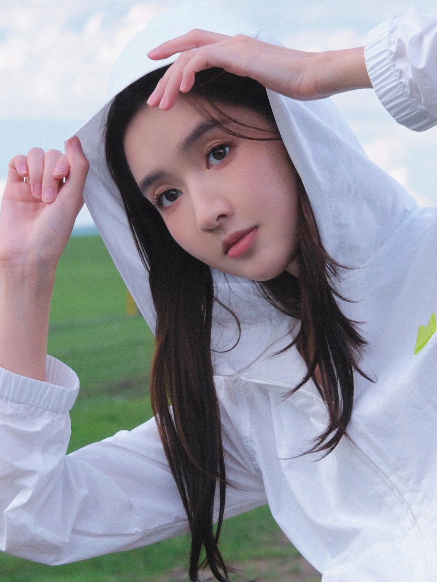 Antiqueclouds's tweet photo. 240816 #WangYuwen Xiaohongshu updates (1/2), Feeling free ☁️☀️
At this moment "the wind blows the grass low and the cattle and sheep are seen" is tangible! #ThisSummerIsSoGood #JustNowI #RecordItNow https://t.co/eBdW9eeqlZ