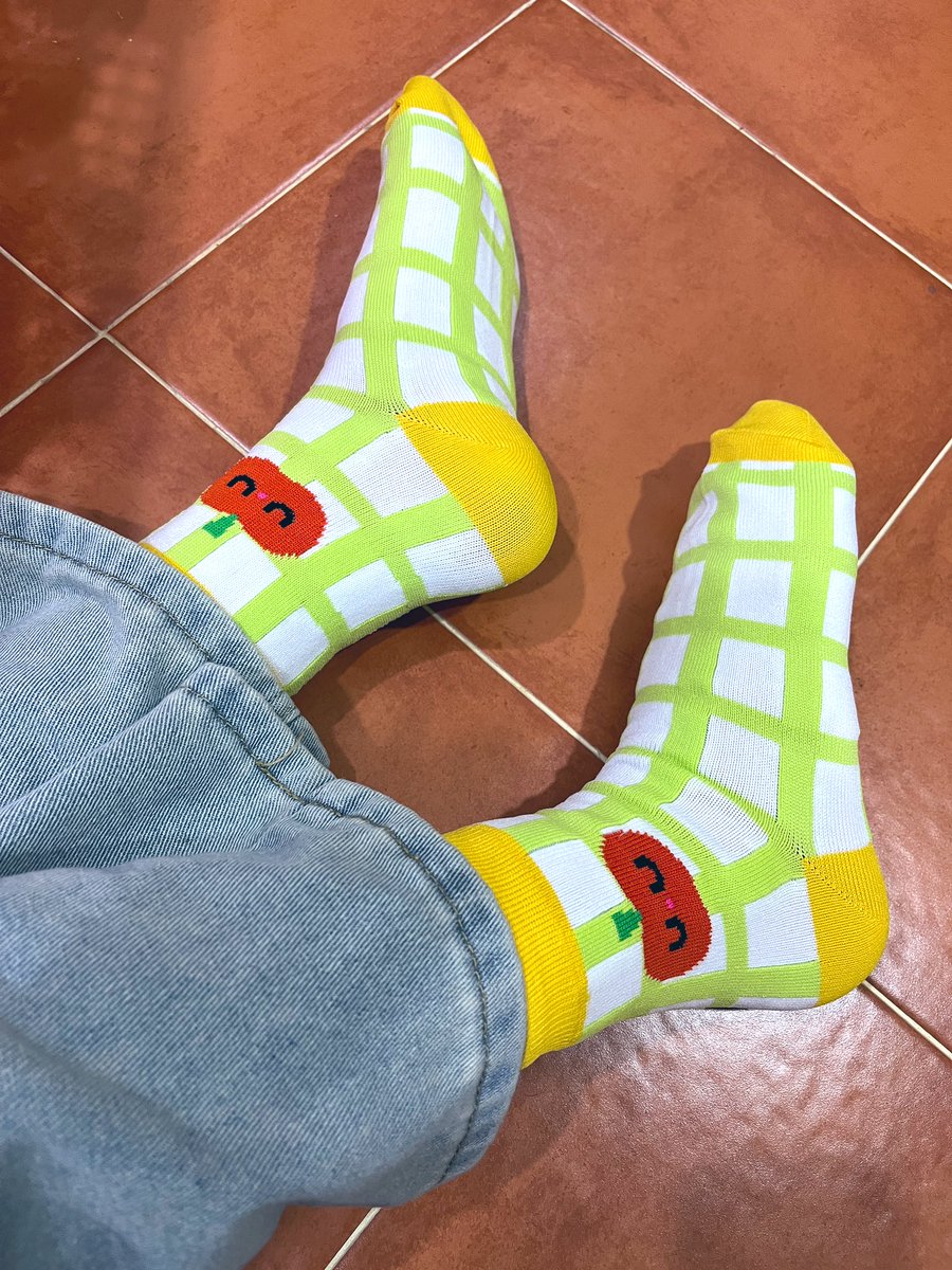 สิ่งที่ทุกคนถามมาบ่อยๆ
และแนะนำให้หลายคนไปแล้วคืออออ 
ร้านทำถุงเท้า🧦🧦🧦
เราทำที่ไทยนี่แหละทุกคน ร้านอยู่ที่อยุธยา
ชื่อFB โรงงานผลิตถุงเท้าเก้ากรุง 

ลูกค้าหลายคนฟีดแบคมาว่าถุงเท้าหนานุ่มมาก
แต่เราขอแนะนำสำหรับคนที่ใช้สีแรงๆว่าน้องแอบสีตกไม่แนะนำให้แช่นะคะ
#สายผลิตแนะนำโรงงานไทย