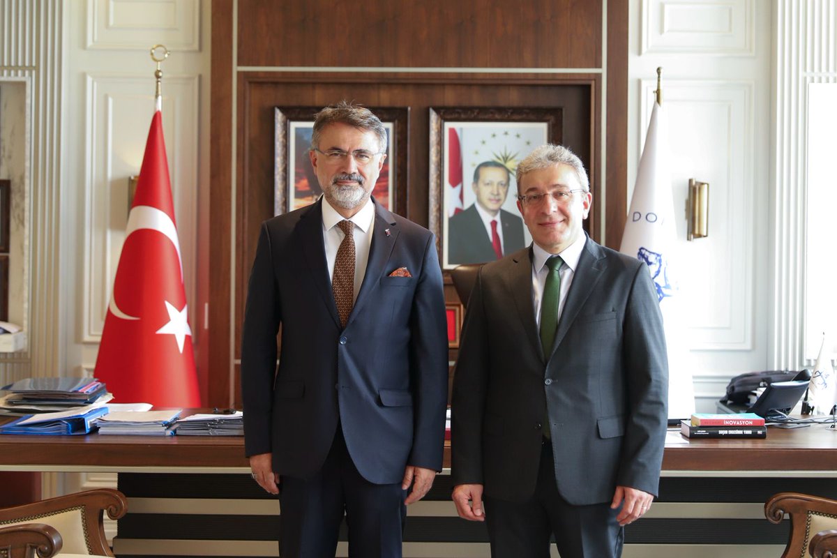 Fatih Sultan Mehmet Vakıf Üniversitesi Rektörü Prof. Dr. Nevzat Şimşek, #universitemDEU Rektörümüz Prof. Dr. Bayram Yılmaz'ı ziyaret etti. Yeni görevinden dolayı Rektör Yılmaz'ı tebrik eden ve başarılar dileyen Sayın Şimşek'in ziyaretinde, kurumlar arası iş birlikleri de