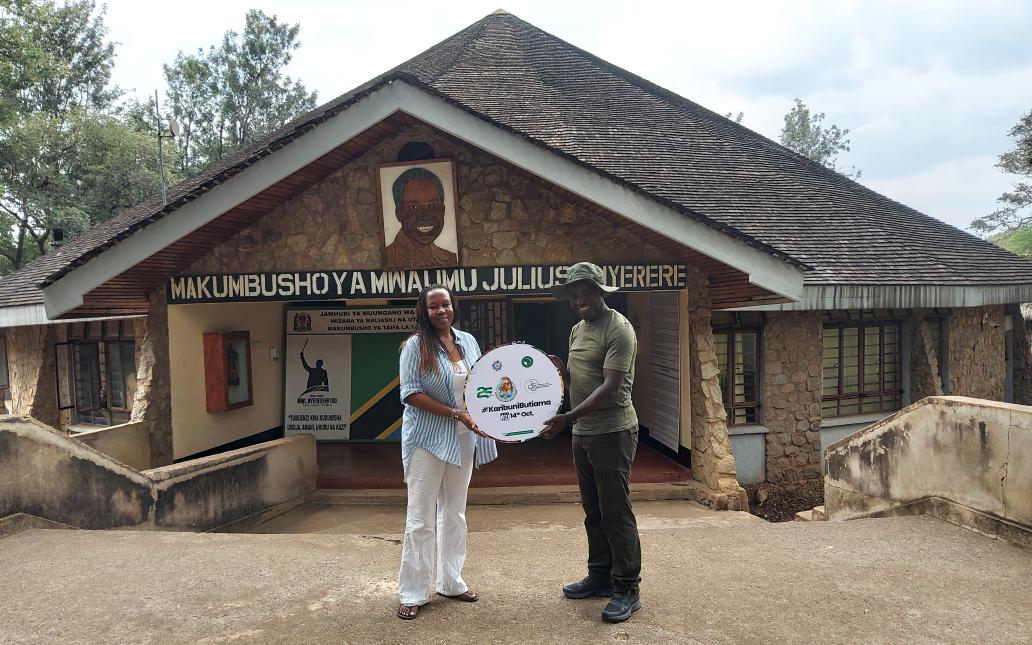 RonexKisembo's tweet photo. Recce Exercise done here in #Butiama ahead of our 14th October Pilgrimage to Mwalimu Nyerere's Ancestral Home & Resting Grounds. I was warmly received by Dada Neema Nyerere & Mr. Emmanuel Kiondo, Director Mwalimu Nyerere Museum @KagutaMuseveni @Makerere @OfficialMubs @NRMOnline https://t.co/nIblEW8vyc