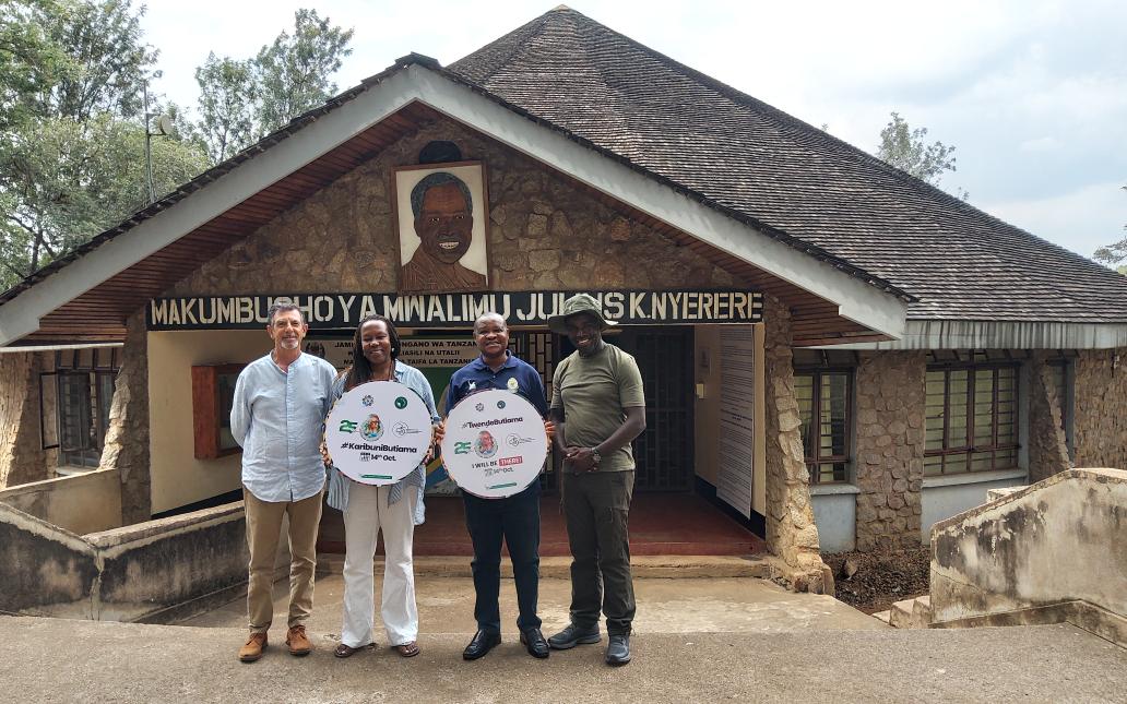 RonexKisembo's tweet photo. Recce Exercise done here in #Butiama ahead of our 14th October Pilgrimage to Mwalimu Nyerere's Ancestral Home & Resting Grounds. I was warmly received by Dada Neema Nyerere & Mr. Emmanuel Kiondo, Director Mwalimu Nyerere Museum @KagutaMuseveni @Makerere @OfficialMubs @NRMOnline https://t.co/nIblEW8vyc