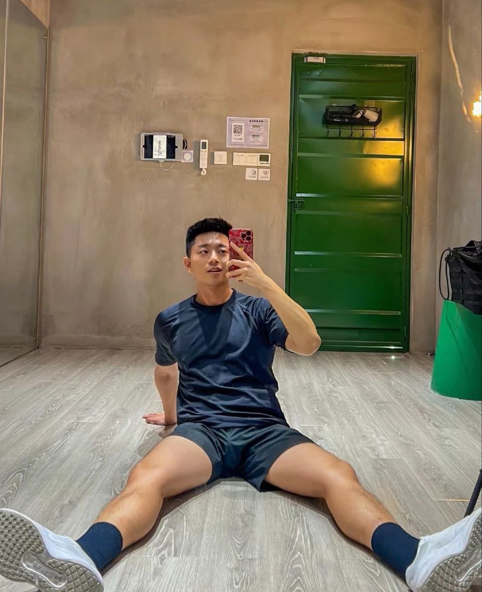 samir1142005's tweet photo. 体制内平凡的生活就是既要见人又要健身💪生活的最终奥义：就是既要、又要、还要、且要#我的健身日常 #动起来更有趣 #介绍一位小哥哥！ https://t.co/NNpXljt5cM