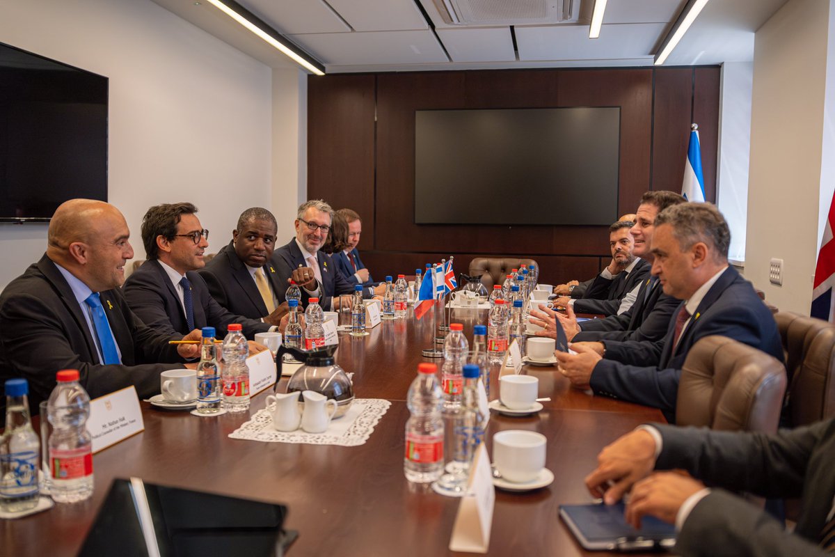 Stéphane Séjourné (@steph_sejourne) on Twitter photo Avec <a href="/DavidLammy/">David Lammy</a>, en Israël, pour rencontrer <a href="/Israel_katz/">ישראל כ”ץ Israel Katz</a> et <a href="/AmbDermer/">Ron Dermer - רון דרמר</a>.
Il faut un accord. Pour libérer les otages, pour arrêter la souffrance des civils de Gaza, parce que la stabilité de la région en dépend.
La 🇫🇷 et le 🇬🇧 sont unis dans cet effort diplomatique.
🇫🇷🇬🇧🤝🇮🇱 Avec <a href="/DavidLammy/">David Lammy</a>, en Israël, pour rencontrer <a href="/Israel_katz/">ישראל כ”ץ Israel Katz</a> et <a href="/AmbDermer/">Ron Dermer - רון דרמר</a>.
Il faut un accord. Pour libérer les otages, pour arrêter la souffrance des civils de Gaza, parce que la stabilité de la région en dépend.
La 🇫🇷 et le 🇬🇧 sont unis dans cet effort diplomatique.
🇫🇷🇬🇧🤝🇮🇱