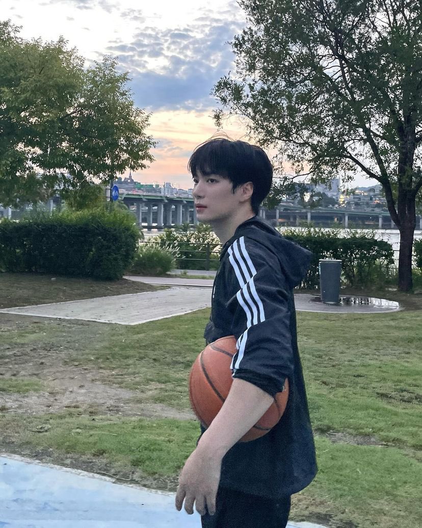 [INSTAGRAM] 
🐢🏀😁

1/2
#JONGHYEON #JR #KimJonghyeon #김종현 #NUEST #뉴이스트