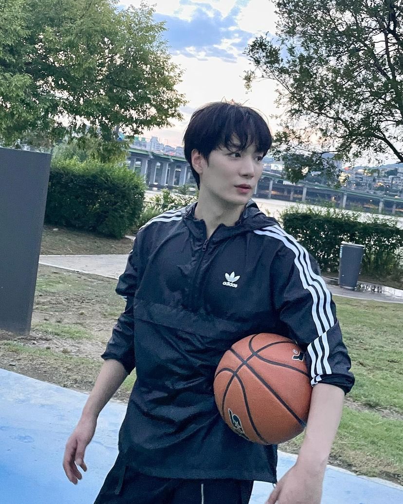 nuest.j Seolhee 늉해-W❤️💙 tweet media