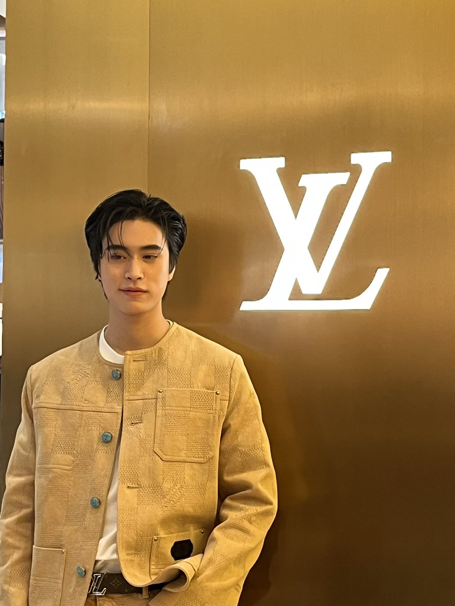 pishssd's tweet photo. น้องน่ารักมากก😂
LV PHUKET WITH FOURTH
#LouisVuittonxFOURTH #Fourthnattawat https://t.co/qGgHz1OTeZ