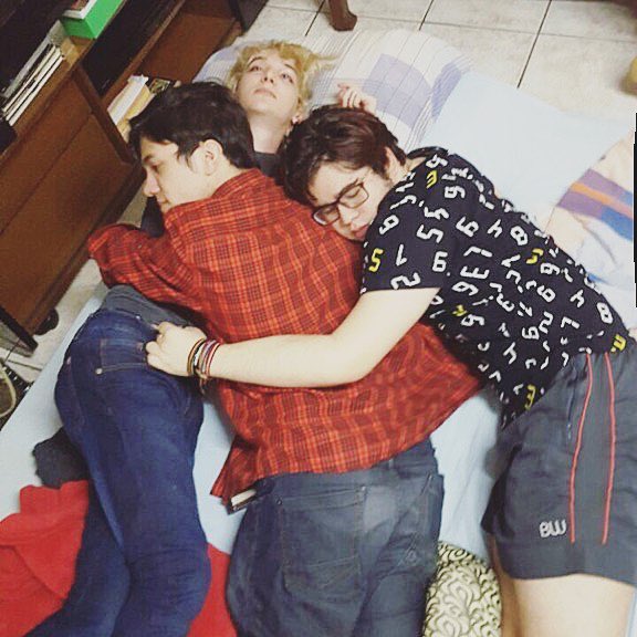 GuaxinimGamer's tweet photo. pra sempre o trio Uberlandense 💛 https://t.co/hT8m95m7EV