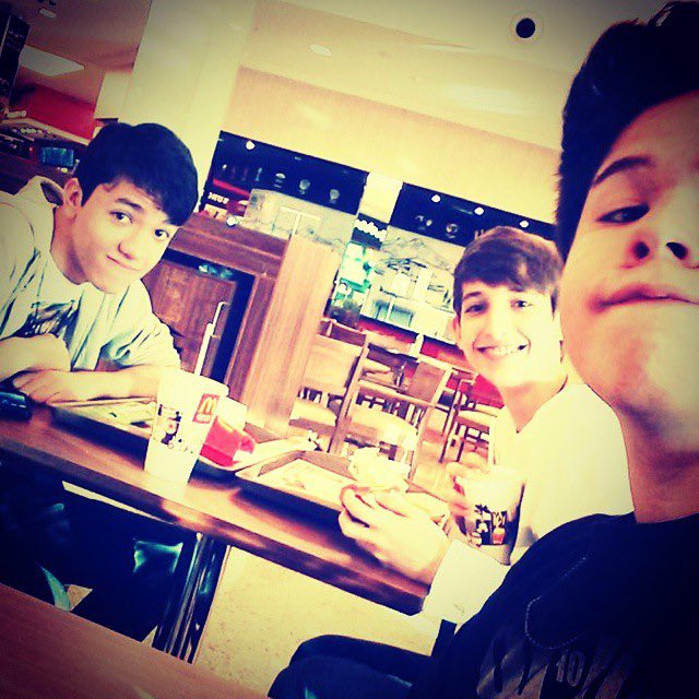 GuaxinimGamer's tweet photo. pra sempre o trio Uberlandense 💛 https://t.co/hT8m95m7EV