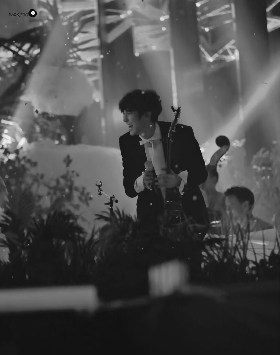 کاش همه آدمای دنیا چانیول بودن

#Chanyeol <a href="/weareoneEXO/">EXO</a>