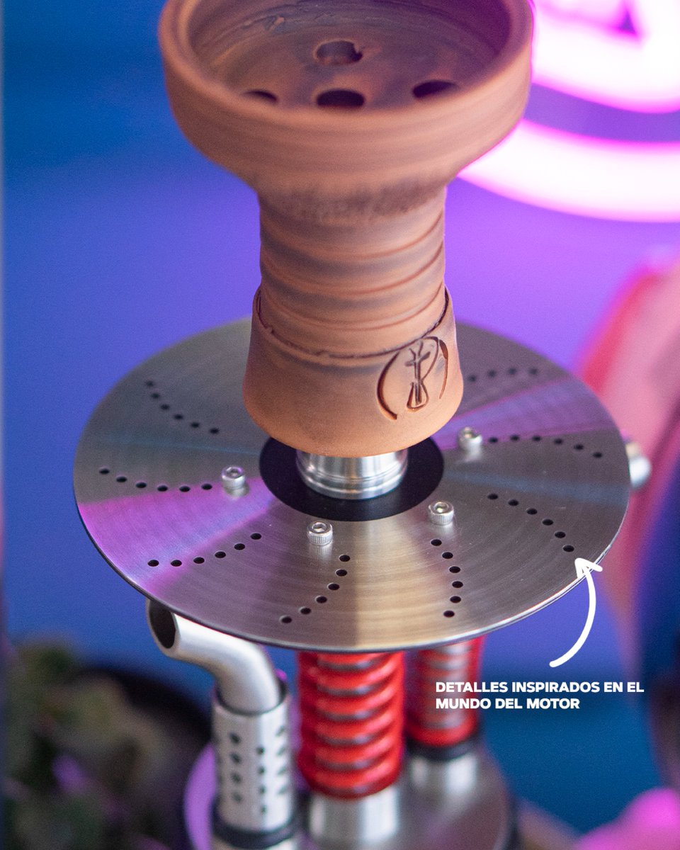 La marca de cachimbas Bone presenta su nuevo modelo Monster de tan solo 28cm de altura y un diseño increíble inspirado en el mundo del motor.

Fabricada en acero inoxidable, garantizando su durabilidad.

Incluye mochila de transporte para que te la lleves a todas tus escapadas.