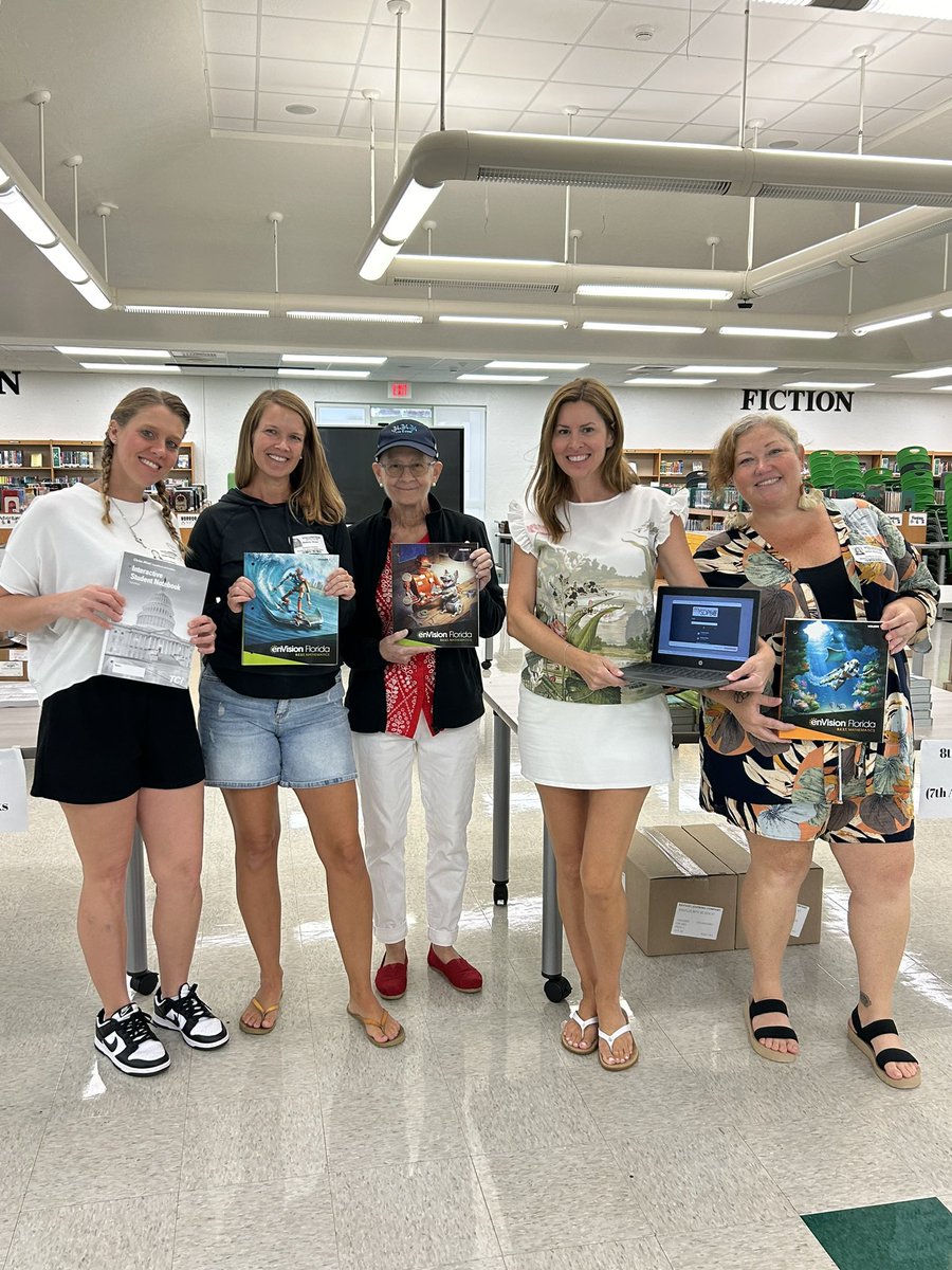 KathleenBoutte's tweet image. Gettin’ it Done! This #librarysquad hustled all week distributing books &amp;amp; Chromebooks. @duncan_middle has the BEST volunteers - charging 💻, wrapping 🔌, carrying 📚, &amp;amp; unpacking over 1,000 new science books in an hour ~ this crew is Olympic 🥇@duncanpto @pbcsd @emapbc @ssunshne