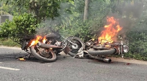 পাবনার ঈশ্বরদীতে প্রতিবাদ ও বিক্ষোভ মিছিলে গুলিবর্ষণ, অগ্নিসংযোগ-আহত ১