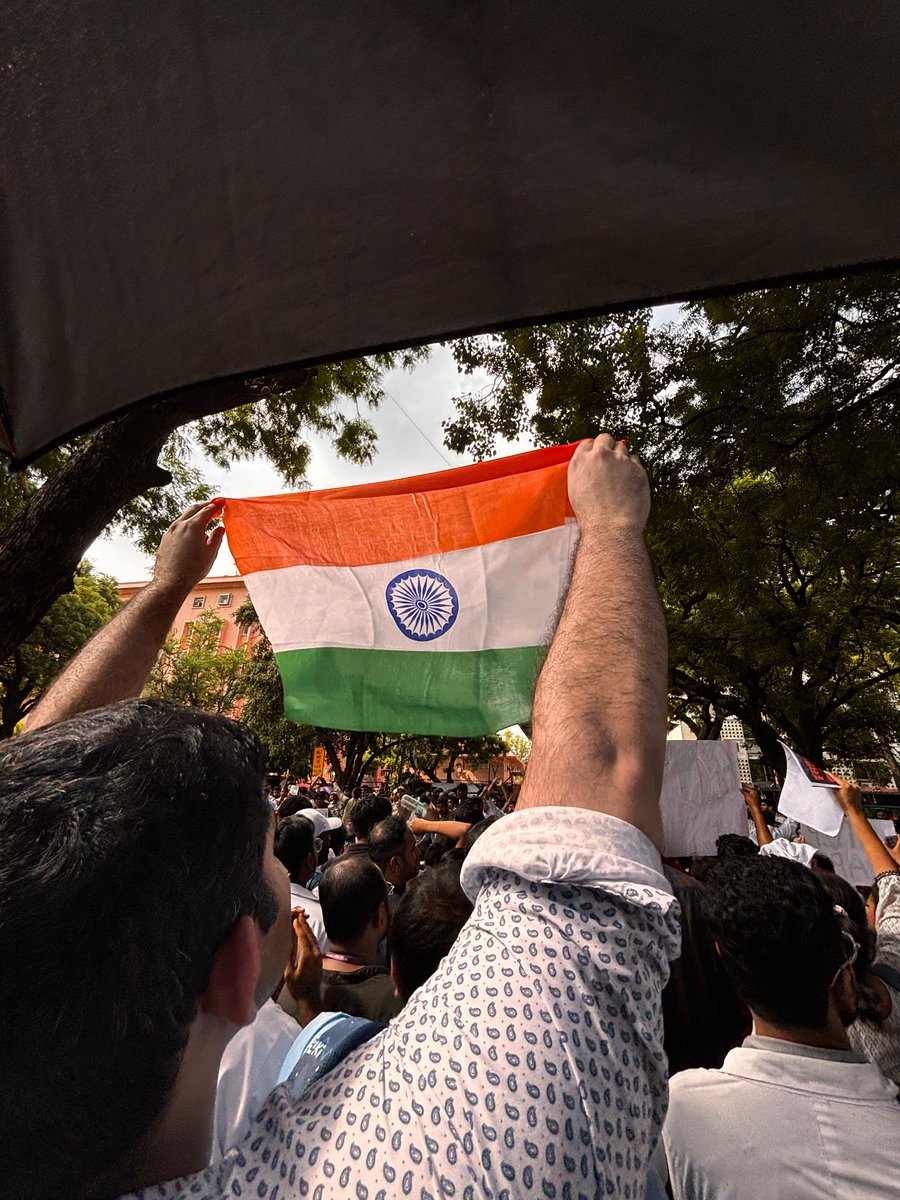 subhangichandan's tweet photo. #delhiforRGKarMCH

More than anything, I hope this gives strength to the family. 

#justiceformoumitadebnath #JusticeForRGKar https://t.co/cMihnemJlG